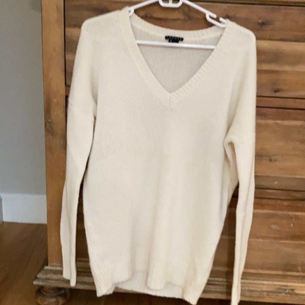 Theory Ivory Deep V Cashmere Sweater M